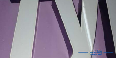 bukvi_na_korobe_turist_3